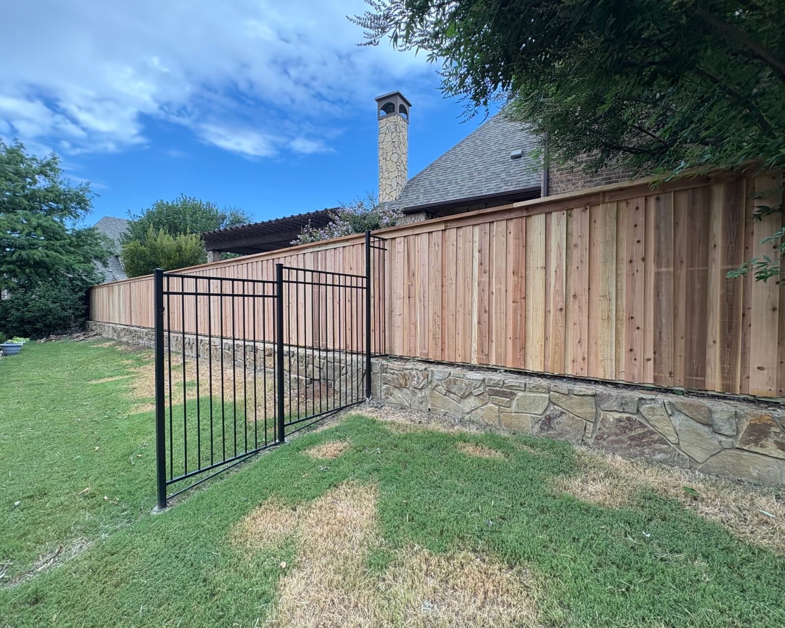 Fence staining and sealing project in Fort Worth, TX